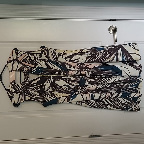 Ladies' A-line sleeveless dress. Sz 14. H&M. Multi-colour & it has pockets! - Picture 2 of 5